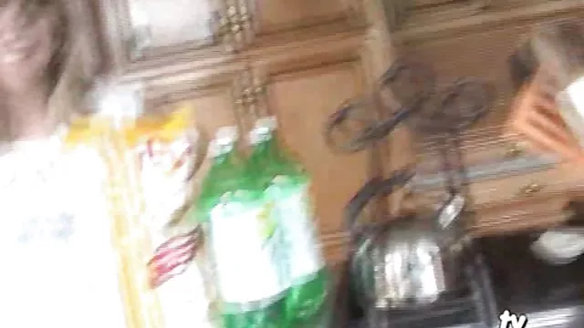 Bedava porno hiçbir kayıt Zengin küçük kedi bir vibratör reklamsız porn izle alır